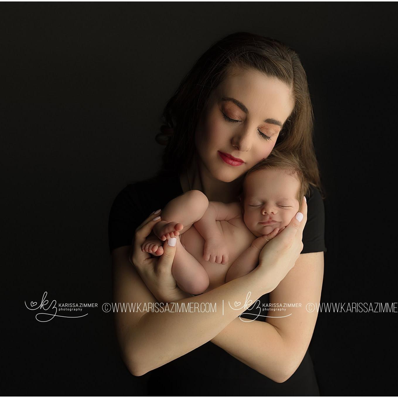 Marie et son nourrisson lors d'une séance photo professionnelle